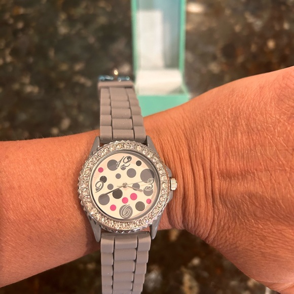 Fun, modern watch! - Picture 7 of 8